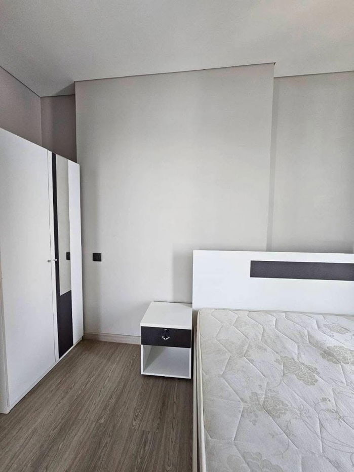 picture code : E176 Lumpini Park Phahon 32 - 12/18