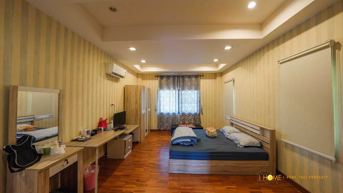 picture A two storey house for rent with 3 bedrooms,3 toilets and 1 kitchen. - 17/30