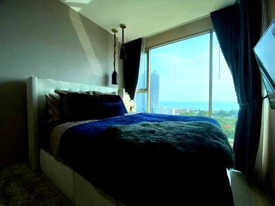 ขายคอนโด : Luxurious 1-Bedroom Condo for Sale at The Riviera Jomtien