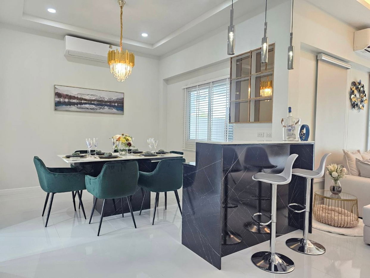 รูป Pool Villa in East Pattaya 3 Bedrooms for Sale - รูปที่ 13/18