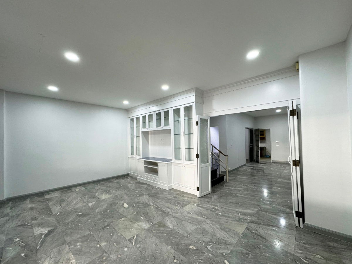 รูป 🏡 เจ้าของขายเอง ‼️ 💢 ขาย / เช่าด่วน ทาวน์เฮ้าส์ 4 ชั้น หมู่บ้าน วราธรวิลล์ พัฒนาการ 44 - รูปที่ 2/16