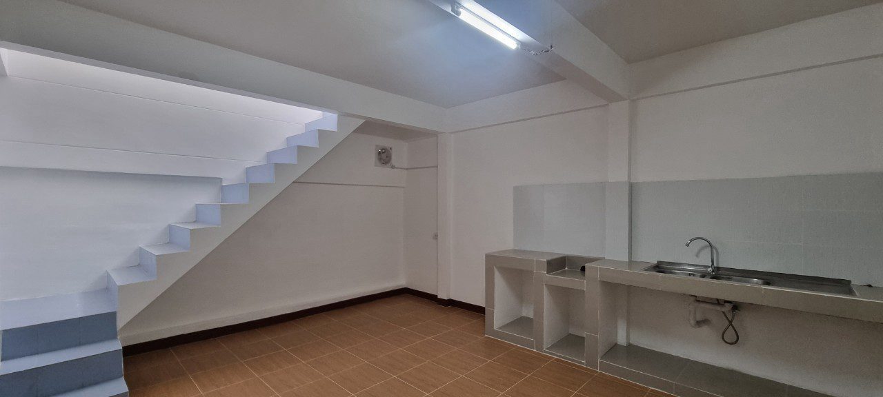 picture Townhouse in Central Pattaya for Sale - 1/12