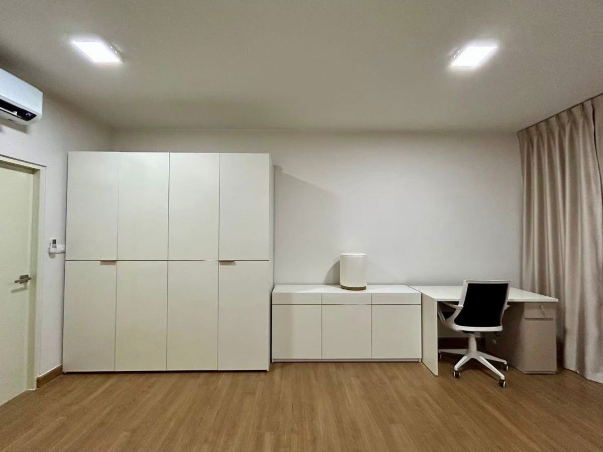 picture Townhome for Rent – Baan Klang Muang Phahol–Ramintra 3-storey townhome, available from 12 December 2025 Near Don Mueang Airport Fully furnished  - 4/20