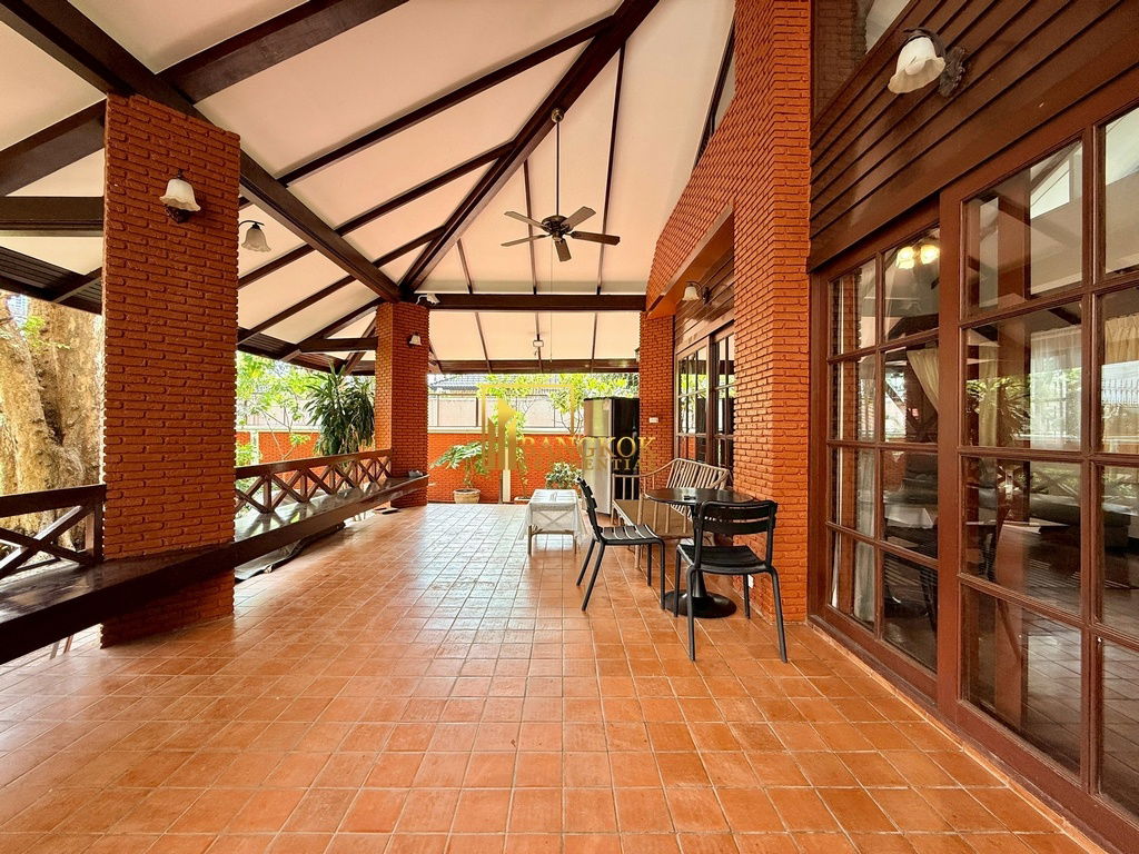 รูป Exceptional 4 Bedroom House in Vibrant Nana Area - BR28305SH - รูปที่ 9/45