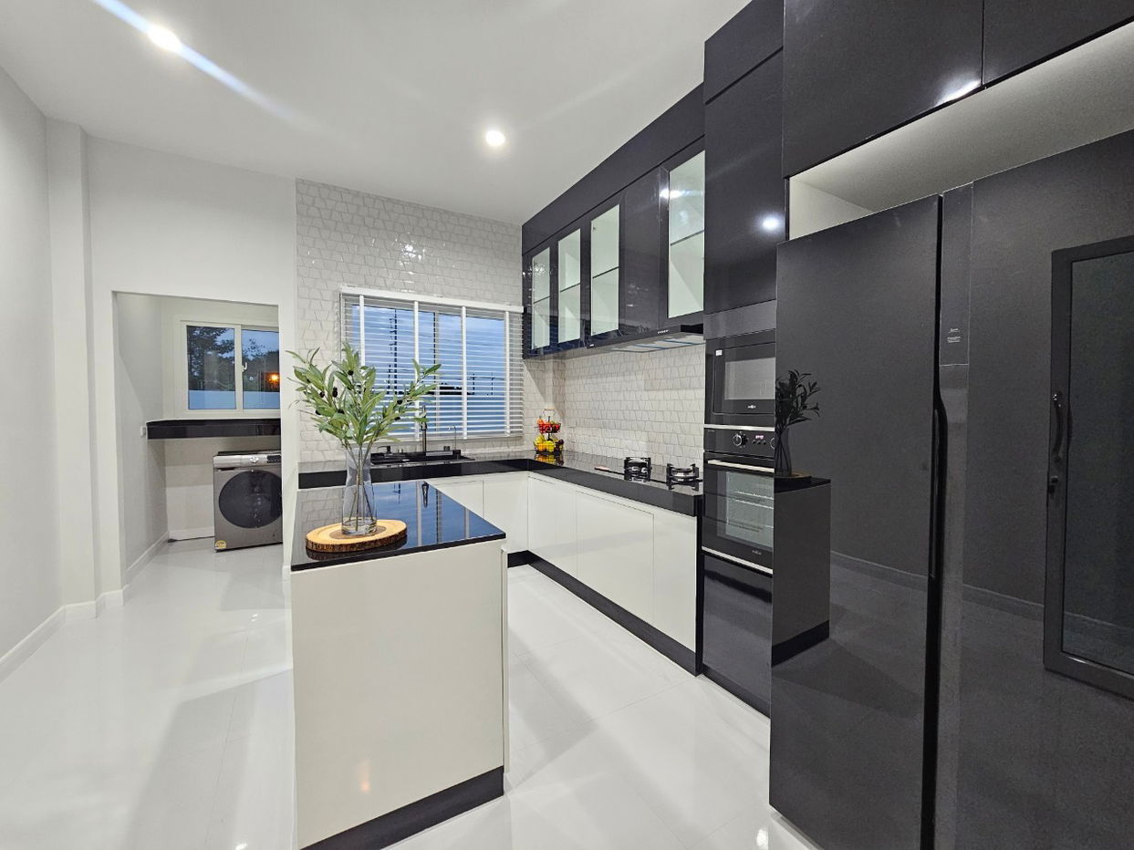 รูป Pool Villa in East Pattaya 3 Bedrooms for Sale - รูปที่ 9/18