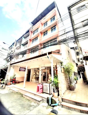 เช่าอาคารพาณิชย์ วิทยาลัยพณิชยการธนบุรี : ให้เช่าตึกขนาด 2 คูหา  ทำเลซอยเยื้องถ.ข้าวสาร เดินเข้าซอยจากถ.ตะนาวประมาณ 30 ม. 