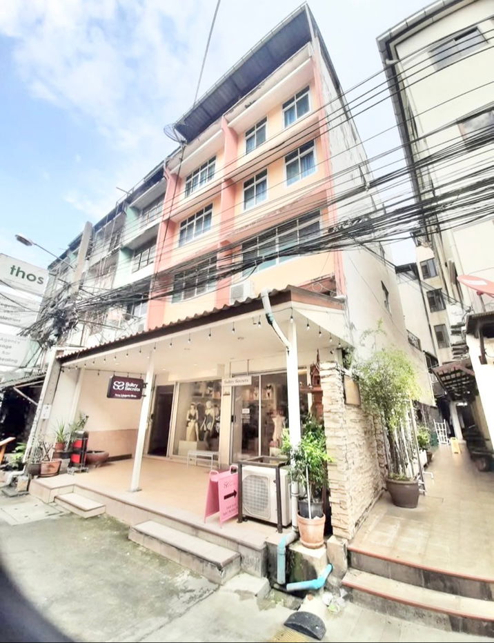 รูป ให้เช่าตึกขนาด 2 คูหา  ทำเลซอยเยื้องถ.ข้าวสาร เดินเข้าซอยจากถ.ตะนาวประมาณ 30 ม.  - รูปที่ 1/8