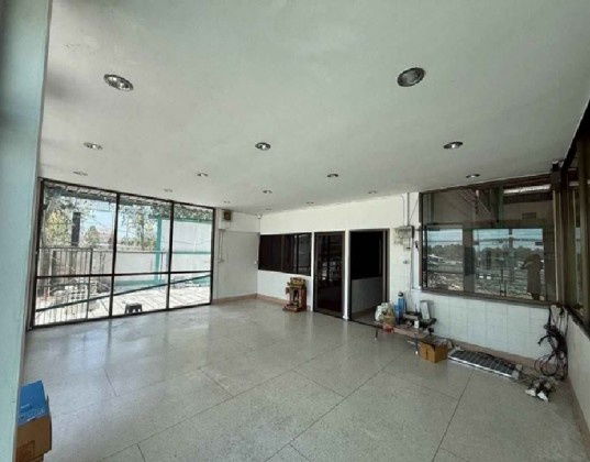 รูป ให้เช่า โกดัง โรงงาน พร้อมสำนักงาน โกดังมีเครน ทำเล ริมถนนพระราม 2 กม.42 / พื้นที่ดิน 2.5 ไร่ / พื้นที่ใช้สอยรวม 1,450 ตารางเมตร / รถเทเลอร์เข้าออกได้ - รูปที่ 14/17