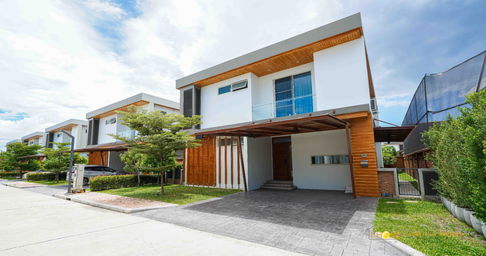 ให้เช่า Pool Villa 2 ชั้น 4 ห้องนอน 5 ห้องน้ำ 1 ห้องรับแขก 1 ห้องครัว