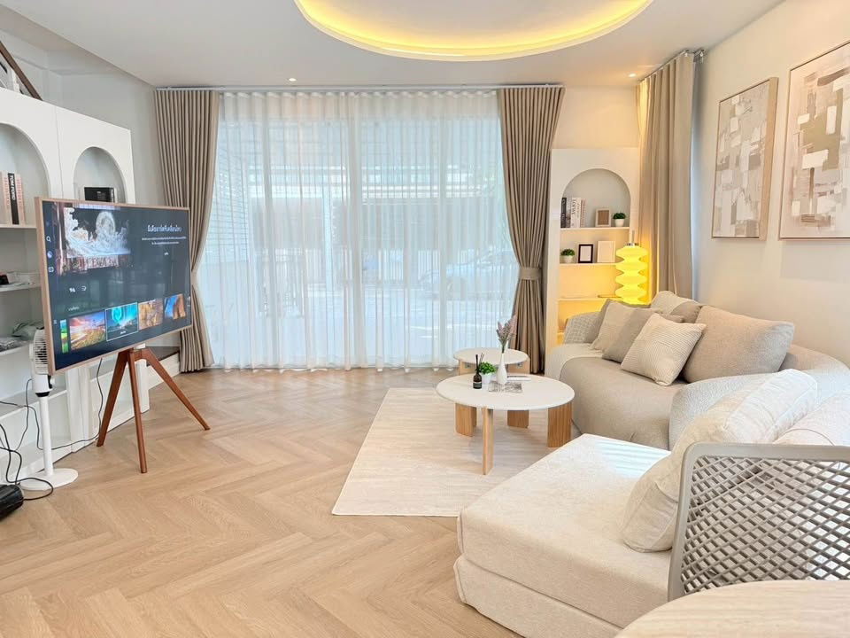 picture Home for rent at Lumpini Town Place Ratchayothin-Sena - 2/8