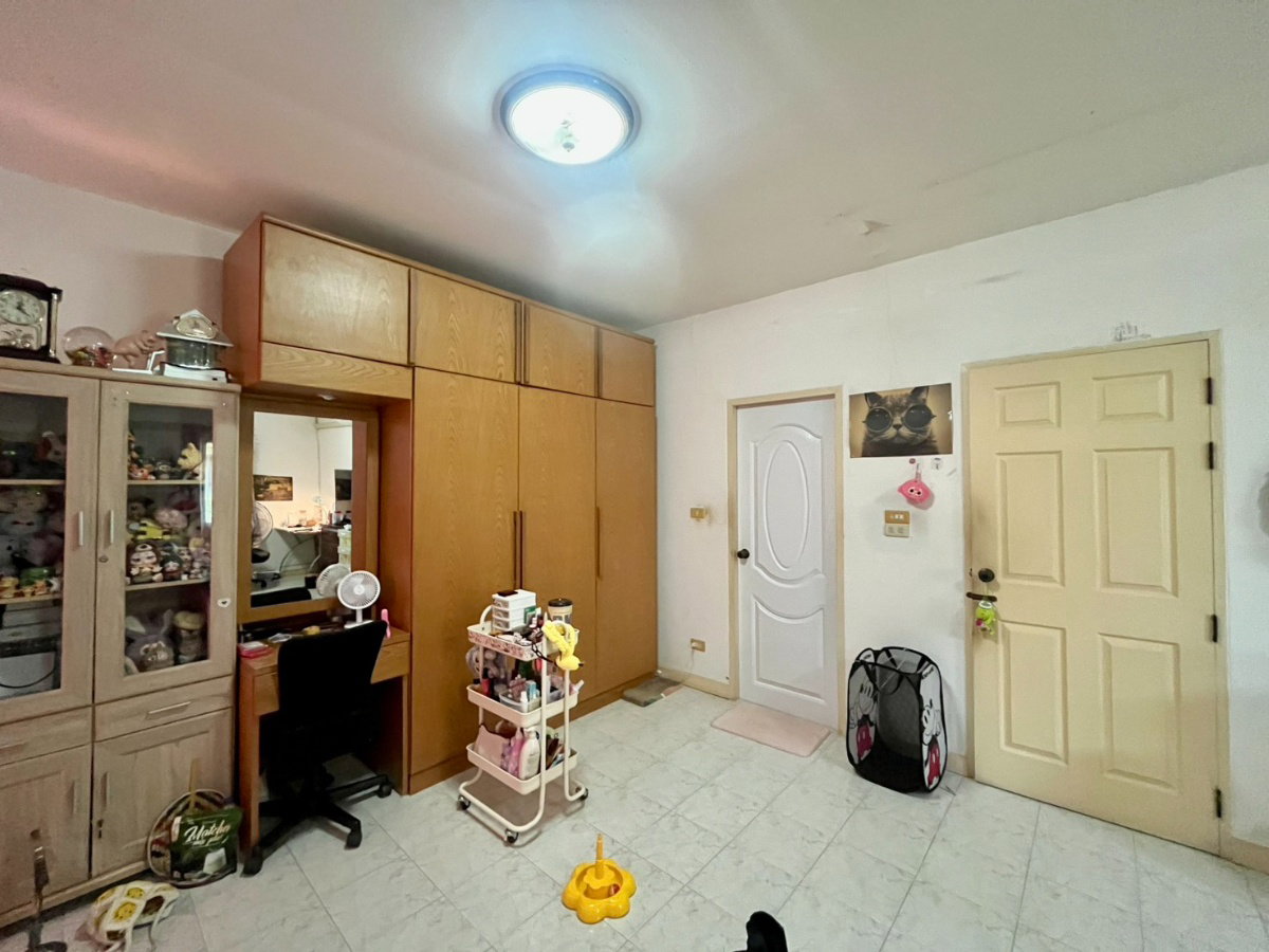 รูป ฟังก์ชั่นครบ พื้นที่ใช้สอยเพียบ!!! ขายบ้านเดี่ยว โครงการ หมู่บ้านชมเพลิน ซอยหมู่บ้านเศรษฐกิจ 46 ต่อเติมเยอะ รองรับครอบครัวใหญ่ | #TPI-2643 - รูปที่ 26/30