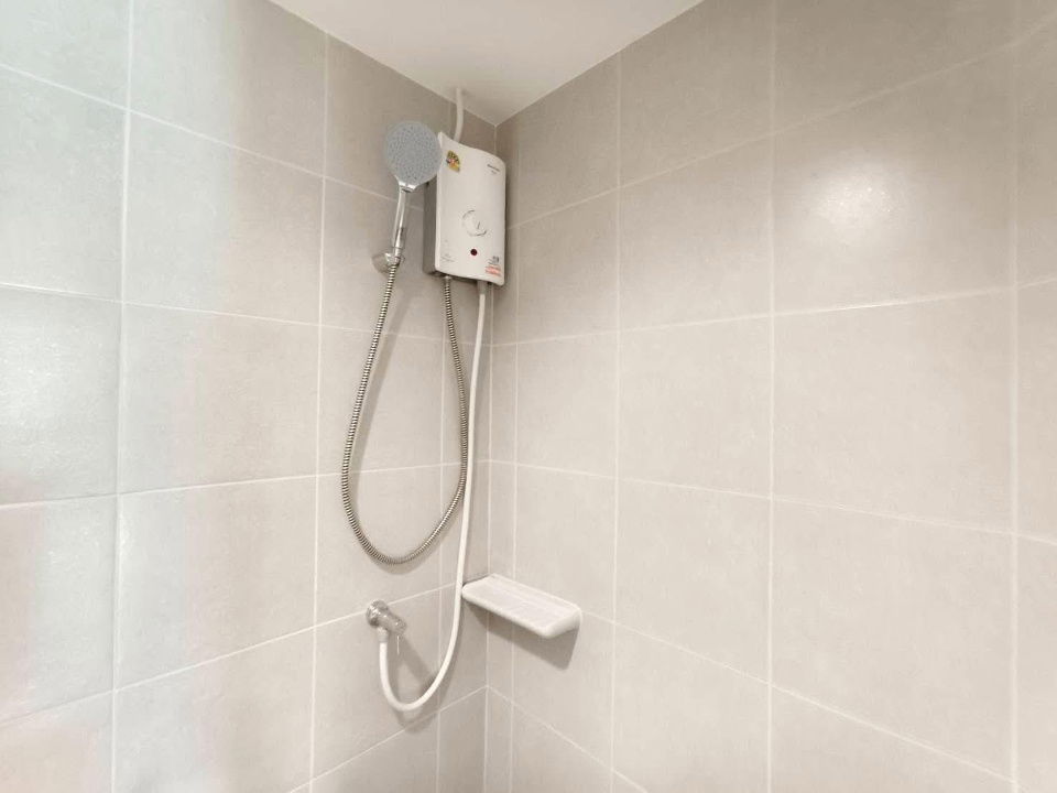 picture code : E175 Lumpini Park Phetkasem 98 - 8/15