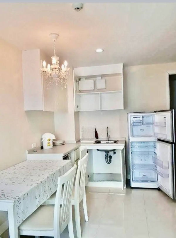 รูป 93786 - ขายคอนโดหรูพร้อมผู้เช่า 1 ห้องนอน ติดทะเลและถนนใหญ่ เฟอร์นิเจอร์และเครื่องใช้ไฟฟ้าครบ ตึกราชพฤกษ์ 4 สูง 8 ชั้นห้องอยู่ชั้นที่4 - รูปที่ 1/7