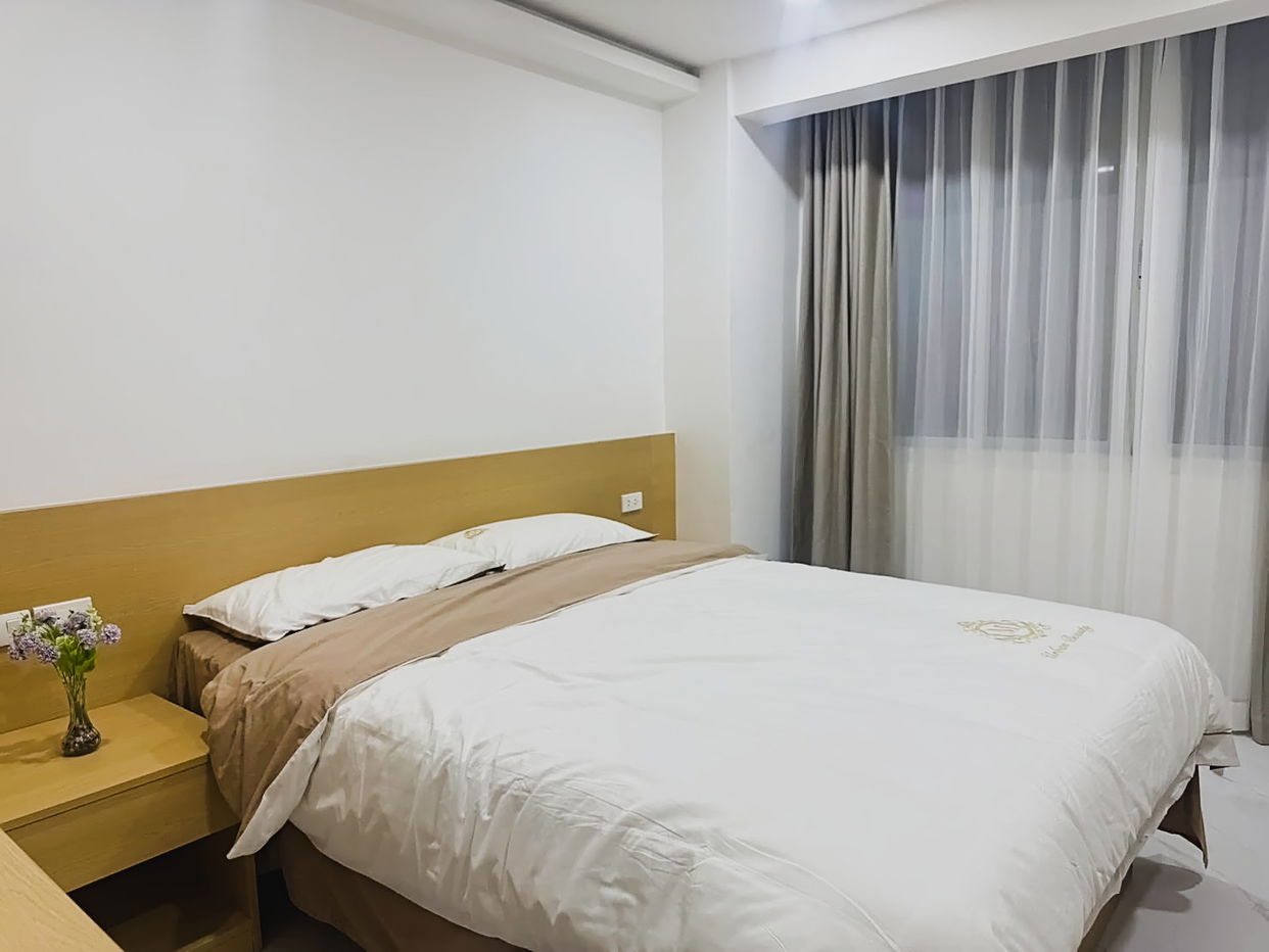 picture Spacious 5-Bedroom Pool Villa for Sale in South Pattaya - 10/14