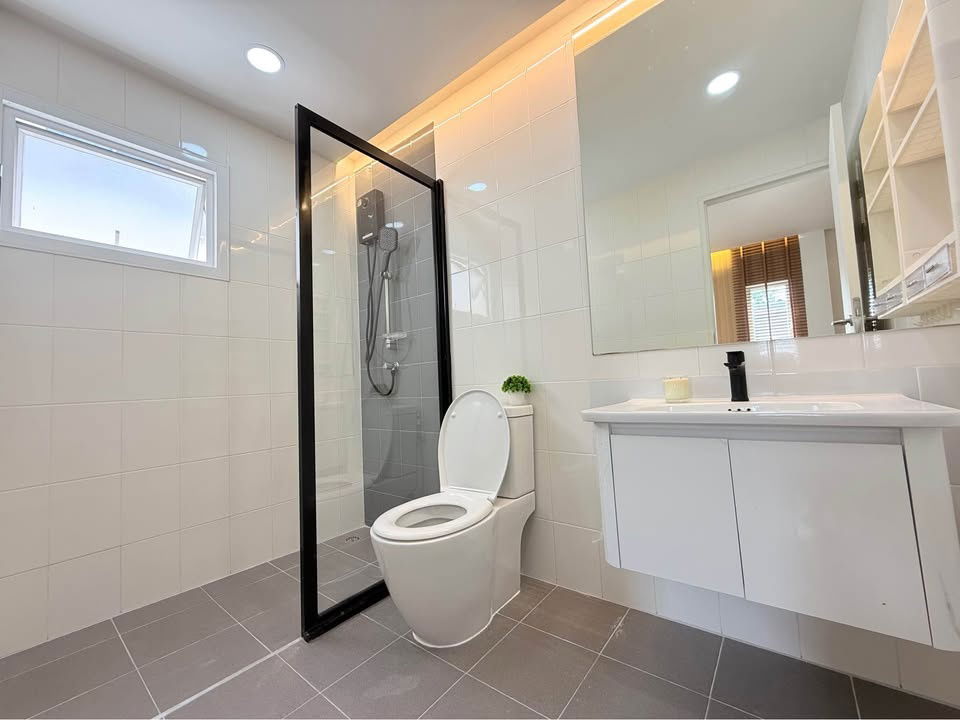 picture Home for rent at Lumpini Town Place Ratchayothin-Sena - 4/8