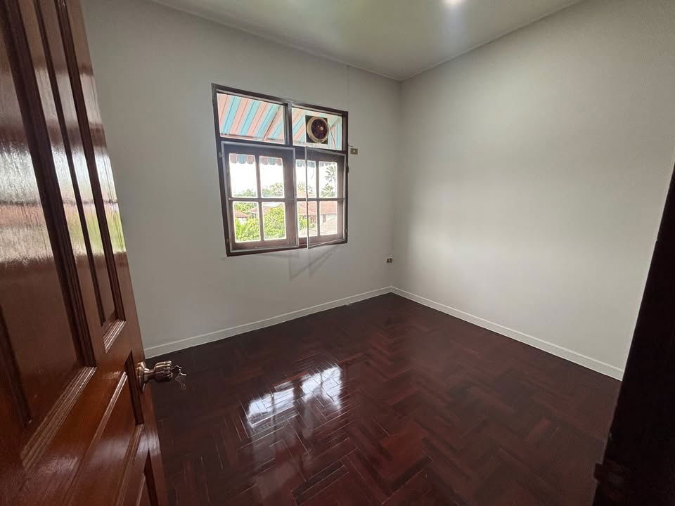 รูป  ให้เช่าบ้านทาวน์โฮม 3 ชั้น 5นอน 5น้ำ ปรับปรุงใหม่ พื้นที่ในบ้านเยอะ เดินไปสถานีรถไฟฟ้ากลันตัน10นาที  - รูปที่ 18/20