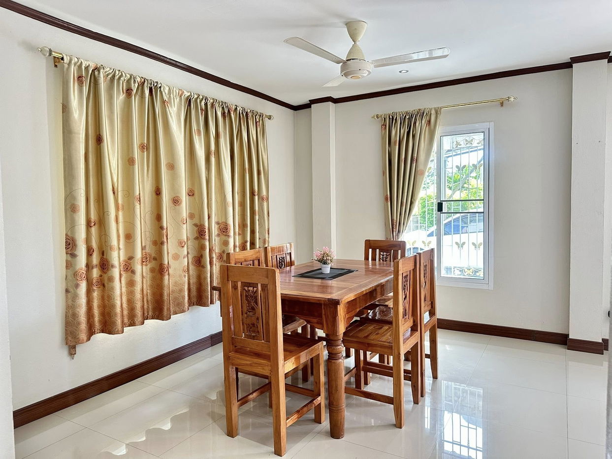 picture Cozy 2-Bedroom House for Rent in East Pattaya - 3/12