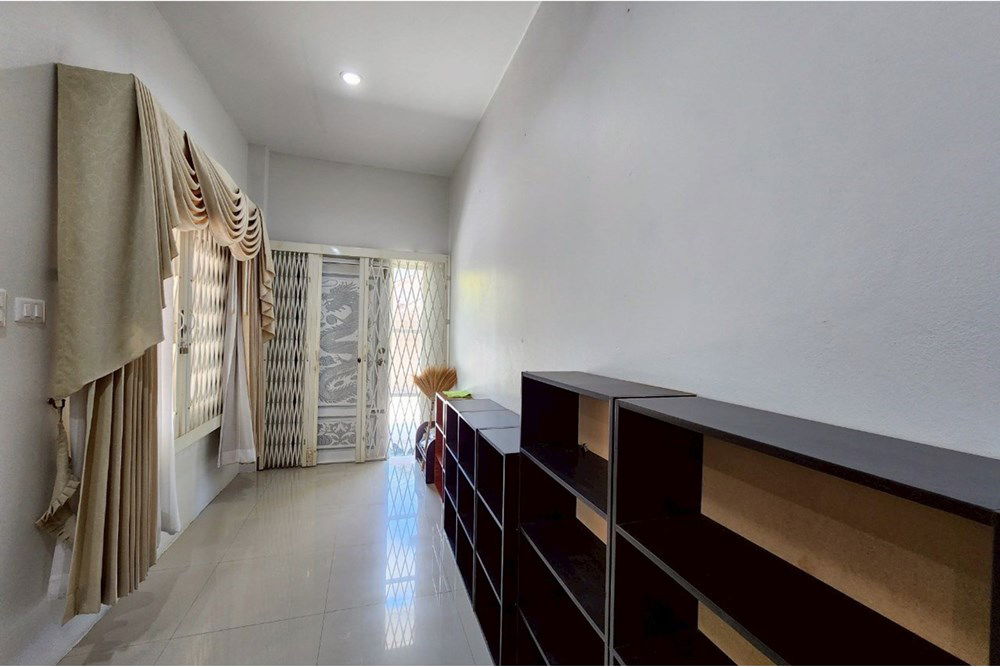 รูป [920611001-399] "บ้านเดี่ยวสัตหีบ ติดถนนสุขุมวิท พร้อมสระว่ายน้ำ" - รูปที่ 25/43