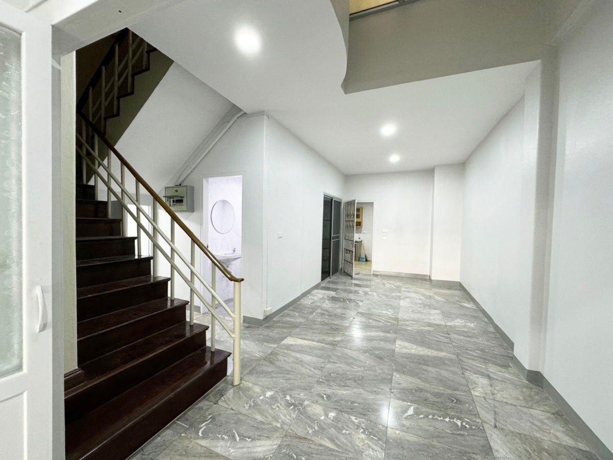 รูป 🏡 เจ้าของขายเอง ‼️ 💢 ขาย / เช่าด่วน ทาวน์เฮ้าส์ 4 ชั้น หมู่บ้าน วราธรวิลล์ พัฒนาการ 44 - รูปที่ 3/16