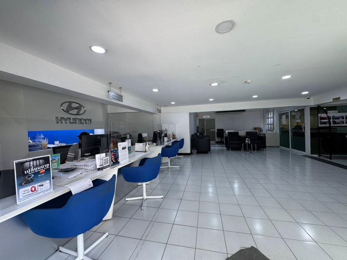 รูป 🚗 ให้เช่า! พื้นที่โชว์รูม ทำเลทอง “ติดถนนรามอินทรา” โชว์รูมขนาดใหญ่ 1,000 ตร.ม. เหมาะสุดๆ สำหรับธุรกิจที่ต้องการภาพลักษณ์ระดับพรีเมียม - รูปที่ 3/9