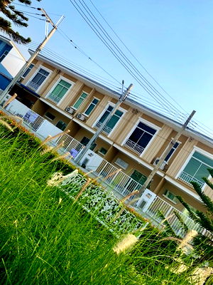 ทาวน์โฮมให้เช่า : ให้เช่า ทาวน์โฮม โครงการ เสนาวีว่า รัตนาธิเบศร์-บางบัวทอง , 2ชั้น วิวสวน ใกล้ตลาดบางบัวทอง,โรงพยาบาล,โรงเรียน,วัด,รถไฟฟ้า,ห้าง เดินทางสะดวก