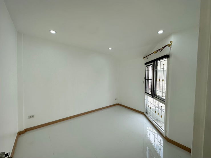 รูป ให้เช่าทาวน์โฮม 3 ชั้นเพิ่งรีโนเวท นวลจันทร์64 เลียบด่วนรามอินทรา - รูปที่ 11/12