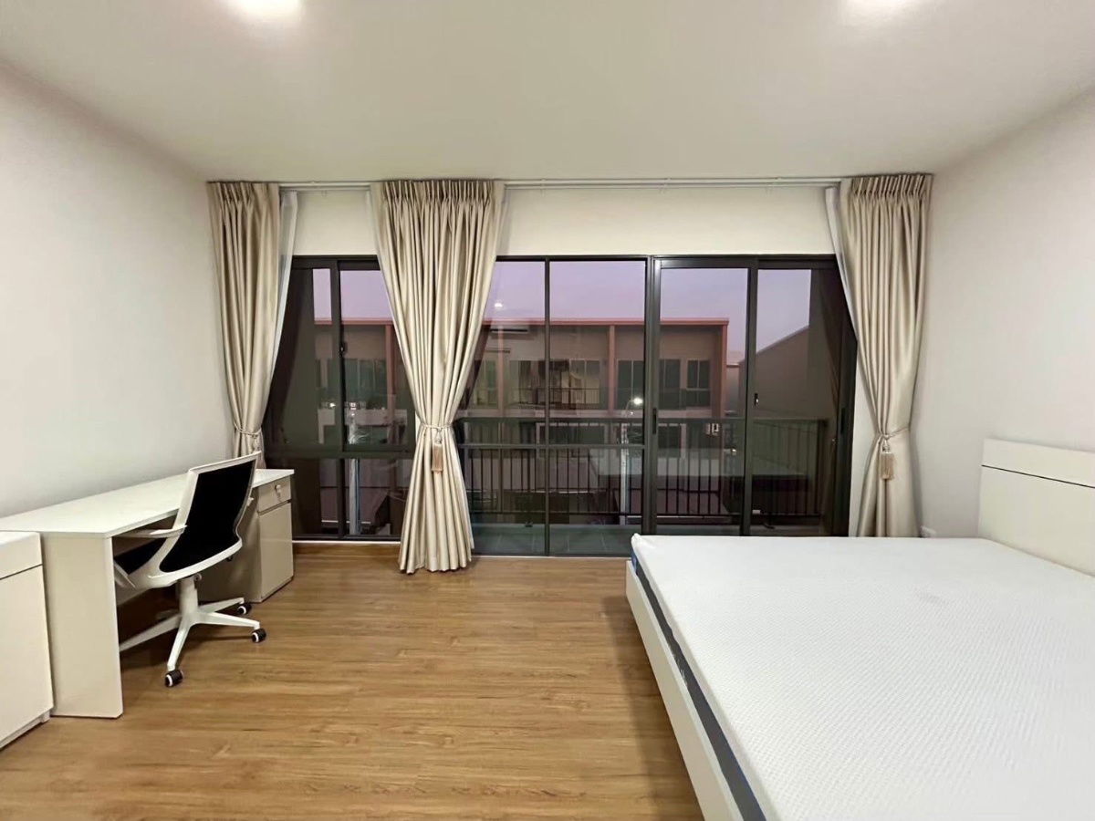 picture Townhome for Rent – Baan Klang Muang Phahol–Ramintra 3-storey townhome, available from 12 December 2025 Near Don Mueang Airport Fully furnished  - 2/20