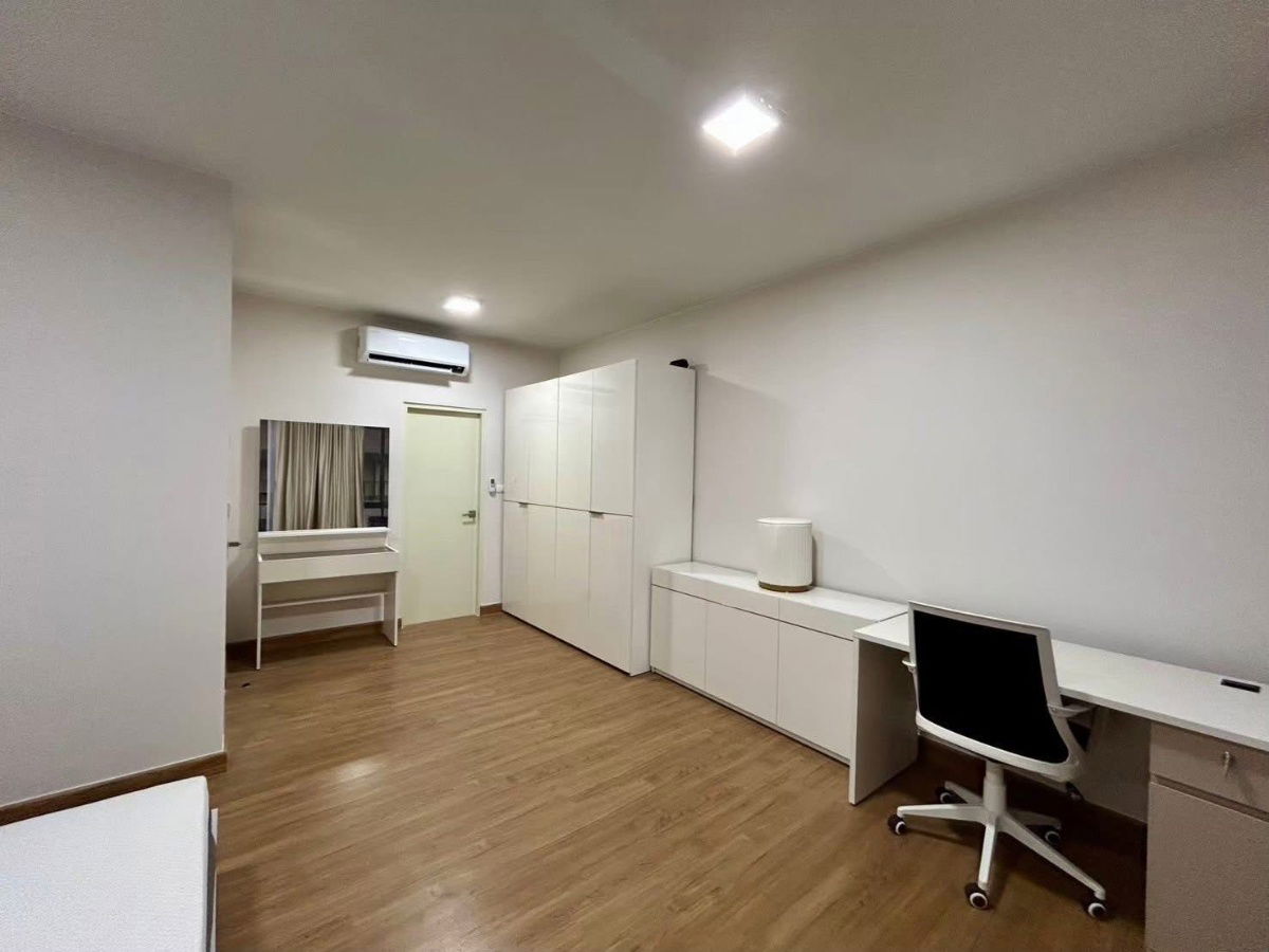 picture Townhome for Rent – Baan Klang Muang Phahol–Ramintra 3-storey townhome, available from 12 December 2025 Near Don Mueang Airport Fully furnished  - 5/20