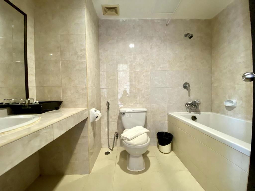 รูป ขายที่ดินมีสิ่งปลูกสร้างเป็นโรงแรม 110 ห้องอยู่ที่ ป่าตอง กระทู้ ภูเก็ต  - รูปที่ 10/11