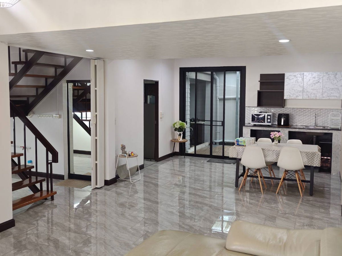 รูป [เช่า] ทาวน์เฮ้าส์ 2 ชั้น ตกแต่งหรู พร้อมอยู่ ย่านพระโขนง / เอกมัย - รูปที่ 4/15