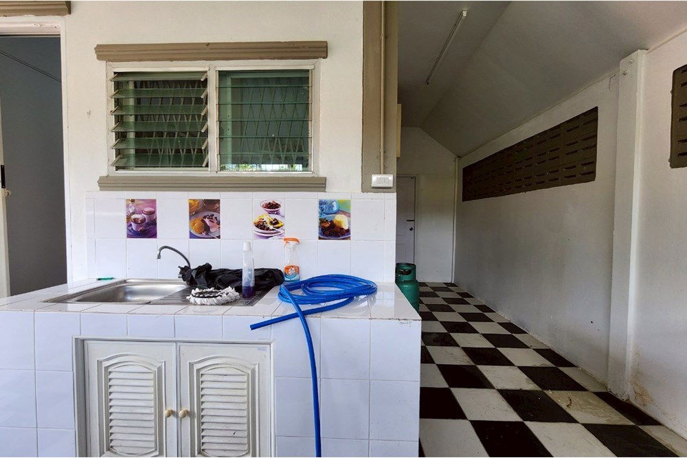 รูป [920611001-399] "บ้านเดี่ยวสัตหีบ ติดถนนสุขุมวิท พร้อมสระว่ายน้ำ" - รูปที่ 13/43