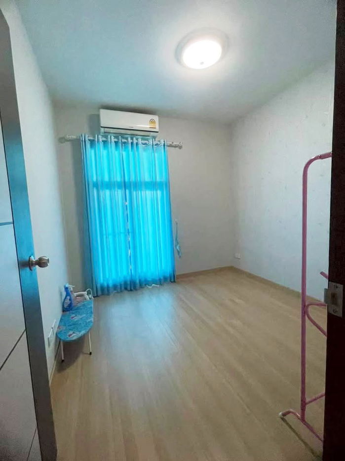 รูป ให้เช่าทาวน์โฮมสองชั้น  3 ห้องนอน 2 ห้องน้ำ 1 ห้องรับแขก 1 ห้องครัว    1  ที่จอดรถ - รูปที่ 5/9