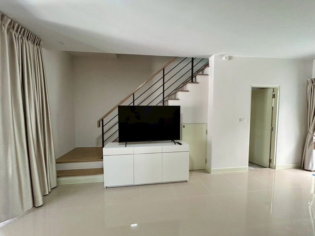 picture Townhome for Rent – Baan Klang Muang Phahol–Ramintra 3-storey townhome, available from 12 December 2025 Near Don Mueang Airport Fully furnished  - 16/20