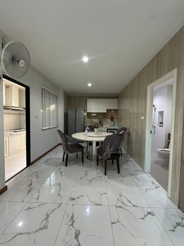 รูป 🔥 ให้เช่าบ้านแฝด 3 ชั้น หลังใหญ่ โครงการ SIRI HOUSE  ✨ ทำเลใจกลางเมือง เดินทางสะดวก เชื่อมต่อ รัชดา - ห้วยขวาง - รูปที่ 3/15