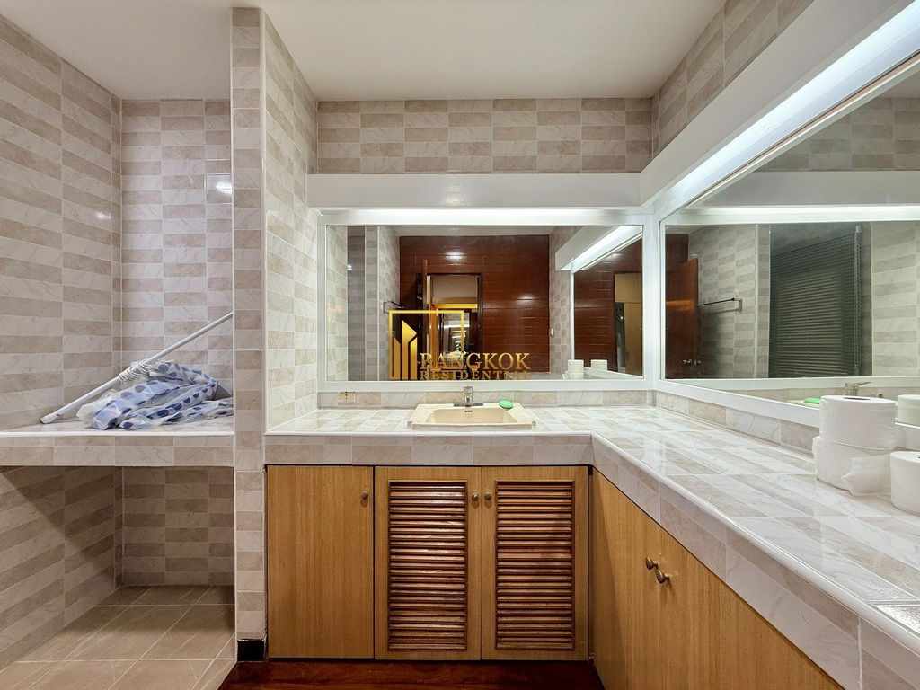 รูป Exceptional 4 Bedroom House in Vibrant Nana Area - BR28305SH - รูปที่ 28/45