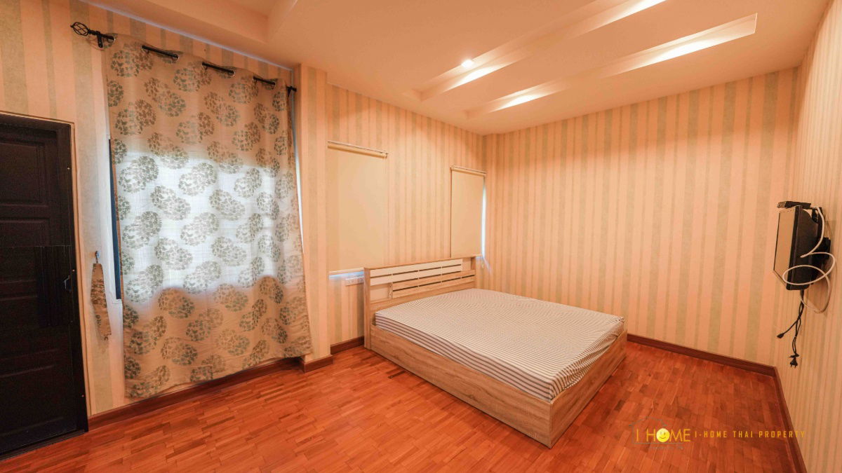 picture A two storey house for rent with 3 bedrooms,3 toilets and 1 kitchen. - 15/30