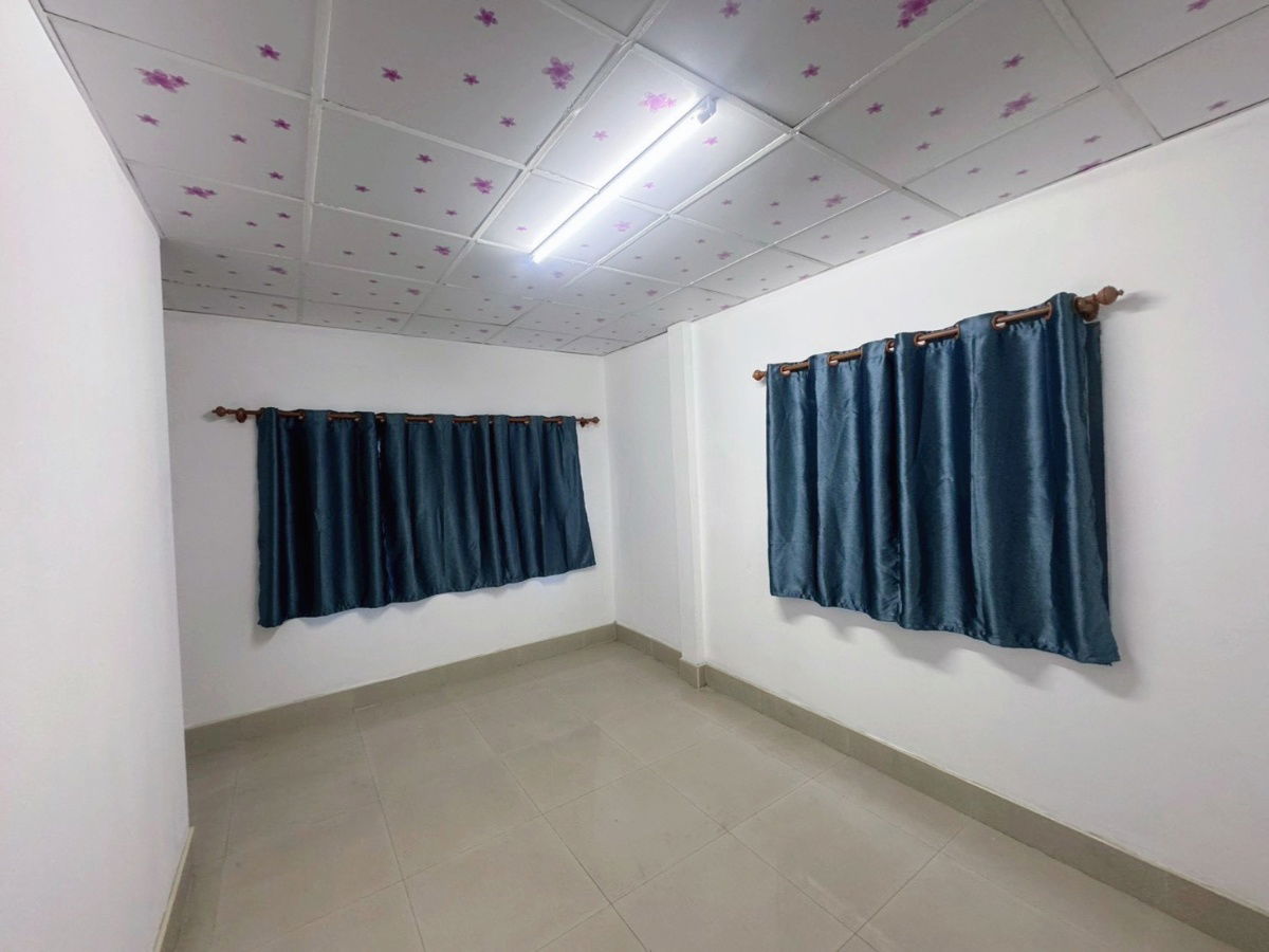 รูป เจ้าของให้เช่าเอง ทาวเฮ้า 2 ชั้น คูคต ลำลูกกาคลองสอง  อยู่ใกล้ตลาด  BTS  สะดวก - รูปที่ 6/7