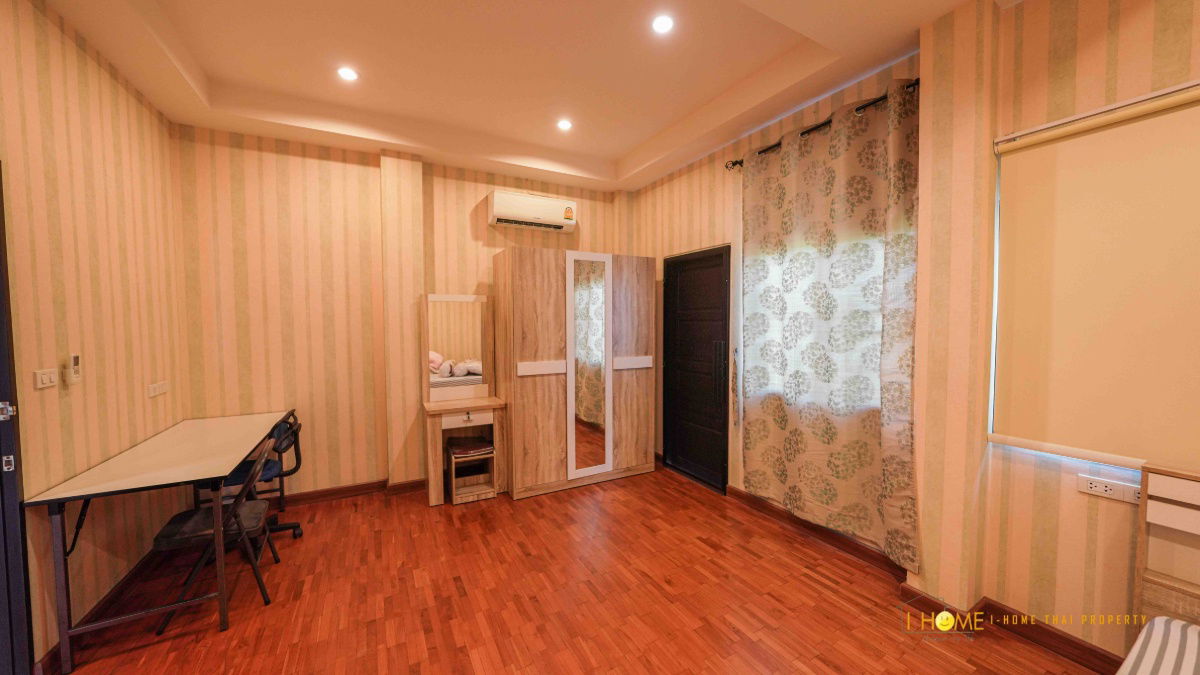 picture A two storey house for rent with 3 bedrooms,3 toilets and 1 kitchen. - 16/30