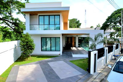 บ้านเดี่ยว ถนนจอมเทียนสาย 2 : พูลวิลล่าสุดหรู 4 ห้องนอนสำหรับขายในหาดจอมเทียน