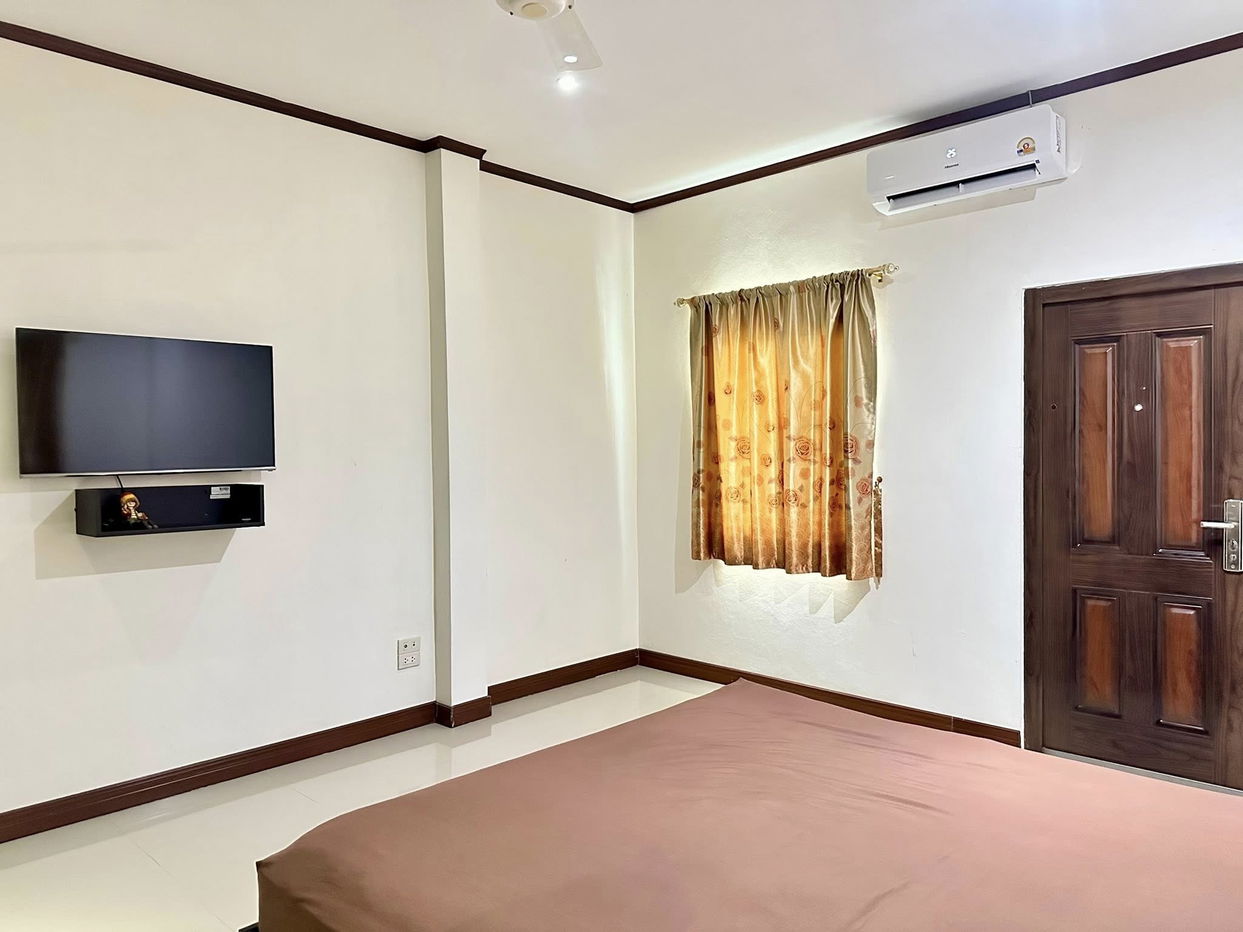 picture Cozy 2-Bedroom House for Rent in East Pattaya - 7/12