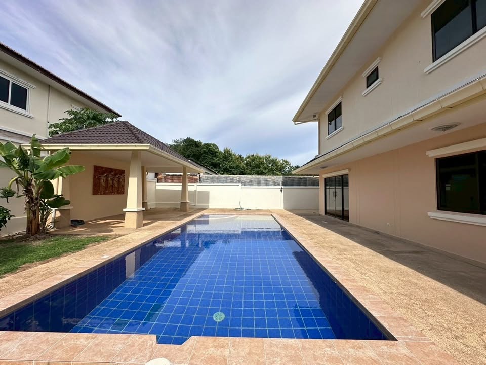 picture Pool Villa for Sale 5 Bedrooms at Mabprachan - 2/14