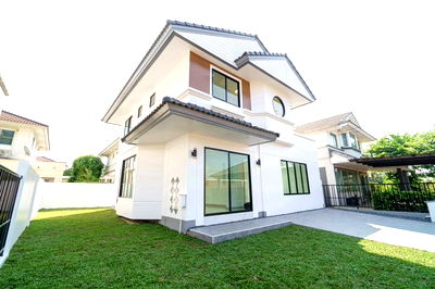 บ้านเดี่ยว นนทบุรี : ขายบ้านเดี่ยว พฤกษ์ลดา คลองถนน วงแหวน-รัตนาธิเบศร์ เนื้อที่ 50 ตารางวา 4 ห้องนอน 2 ห้องน้ำ จอดรถได้ 2 คัน ตกแต่งใหม่พร้อมอยู่