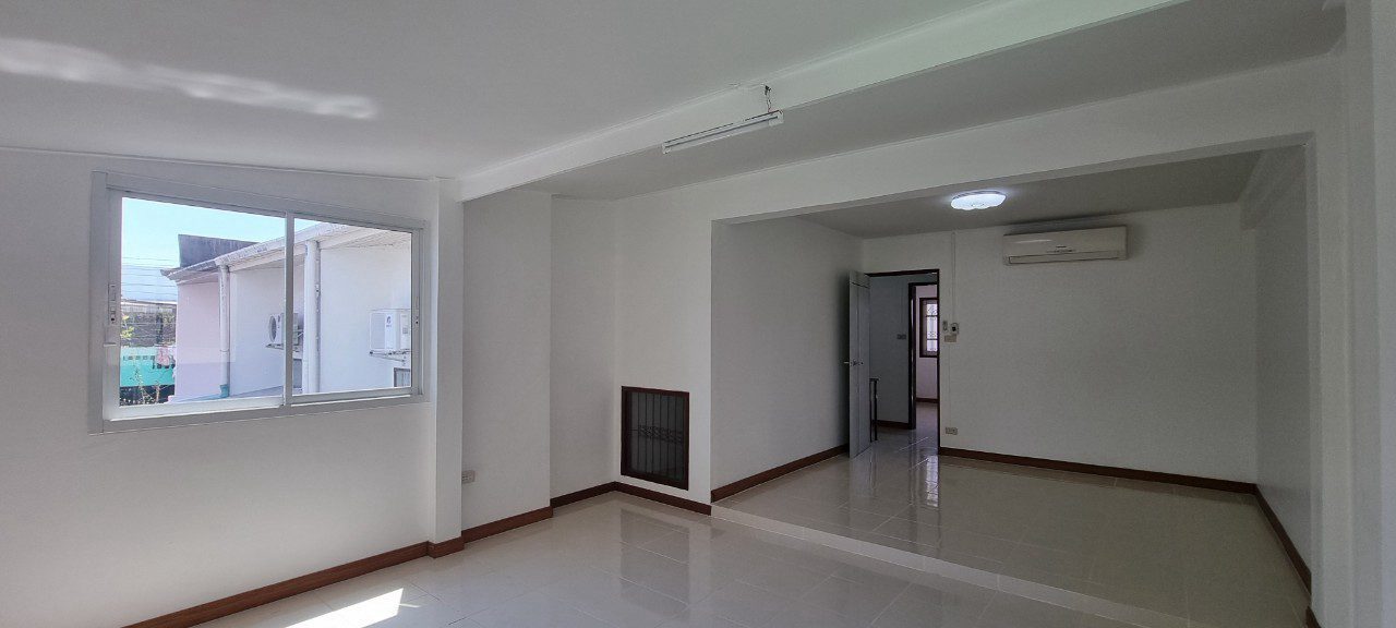 picture Townhouse in Central Pattaya for Sale - 8/12