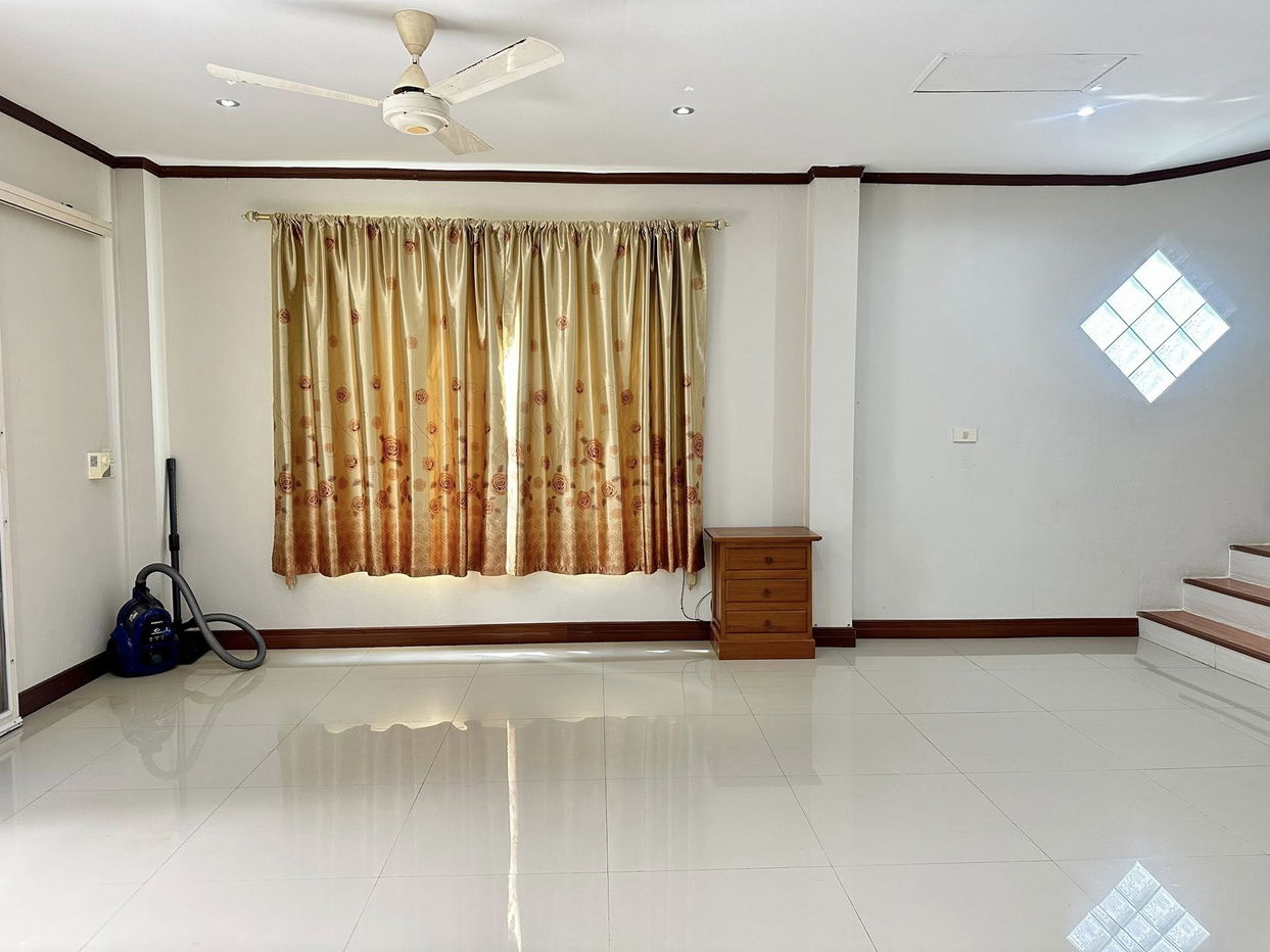 picture Cozy 2-Bedroom House for Rent in East Pattaya - 4/12