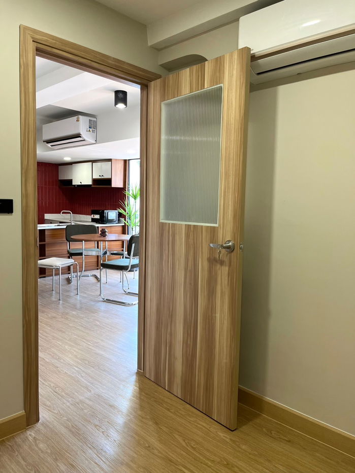 picture Newly renovated condo for sale, move-in ready, located in the heart of Nimman. - 9/12