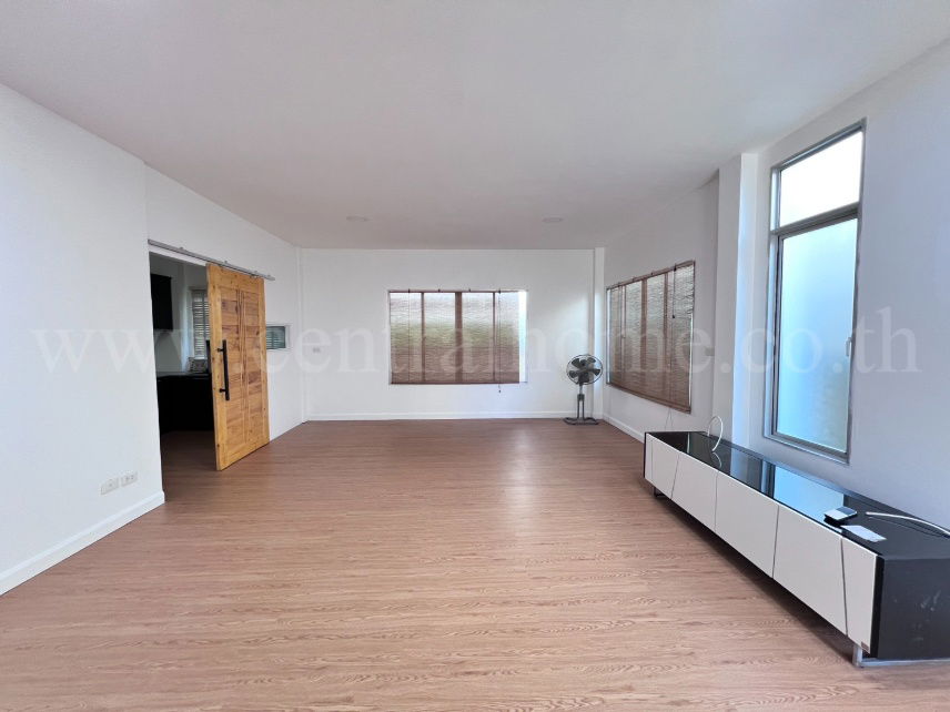 รูป บ้านแฝด พร้อมพัฒน์ พรีวา ถนนปัญญาอินทรา ใกล้ซาฟารีเวิลด์ - รูปที่ 3/15