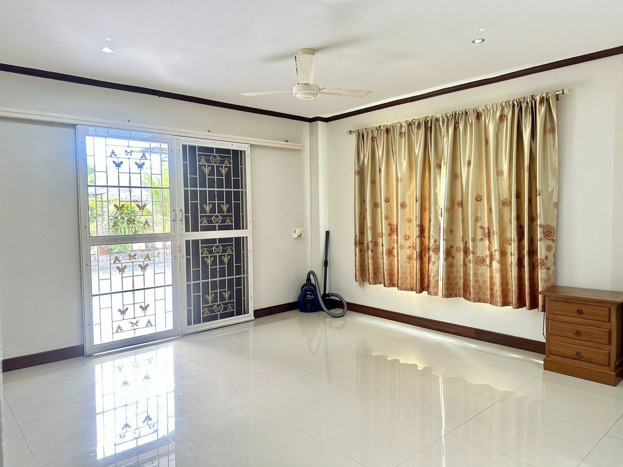 picture Cozy 2-Bedroom House for Rent in East Pattaya - 2/12