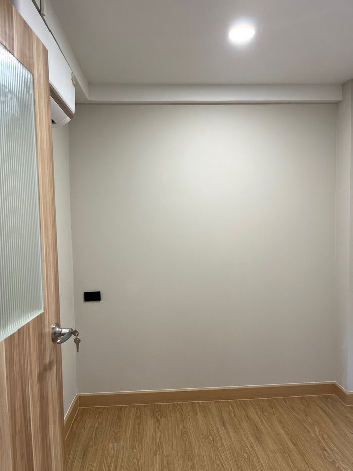 picture Newly renovated condo for sale, move-in ready, located in the heart of Nimman. - 10/12