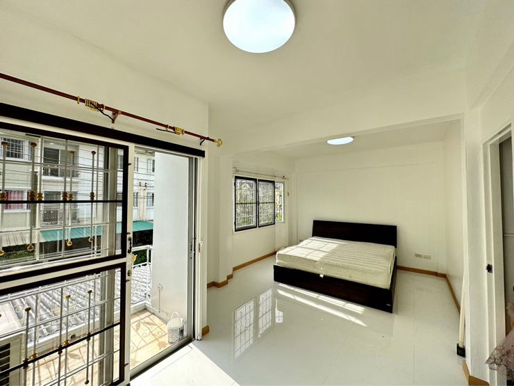 รูป ให้เช่าทาวน์โฮม 3 ชั้นเพิ่งรีโนเวท นวลจันทร์64 เลียบด่วนรามอินทรา - รูปที่ 5/12