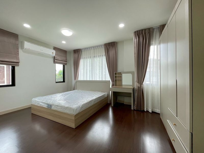 รูป 💙💛❤️ขายด่วน! บ้านเดี่ยว “เศรษฐสิริ วัชรพล” โดยแสนสิริ ✨ รีโนเวทใหม่ทั้งหลัง พร้อมเข้าอยู่ทันที ไม่ต้องแต่งเพิ่ม! - รูปที่ 9/22